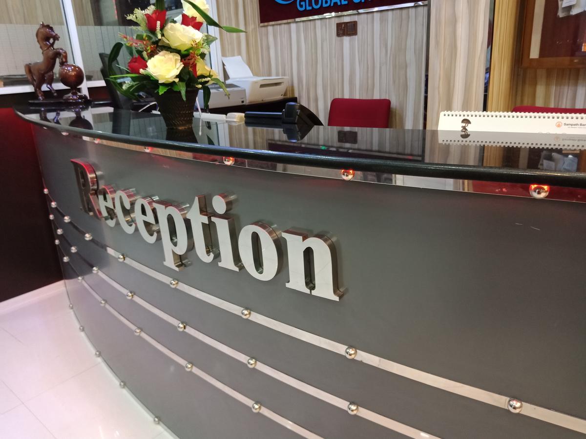 Global City Hotel Maligawatta Dış mekan fotoğraf