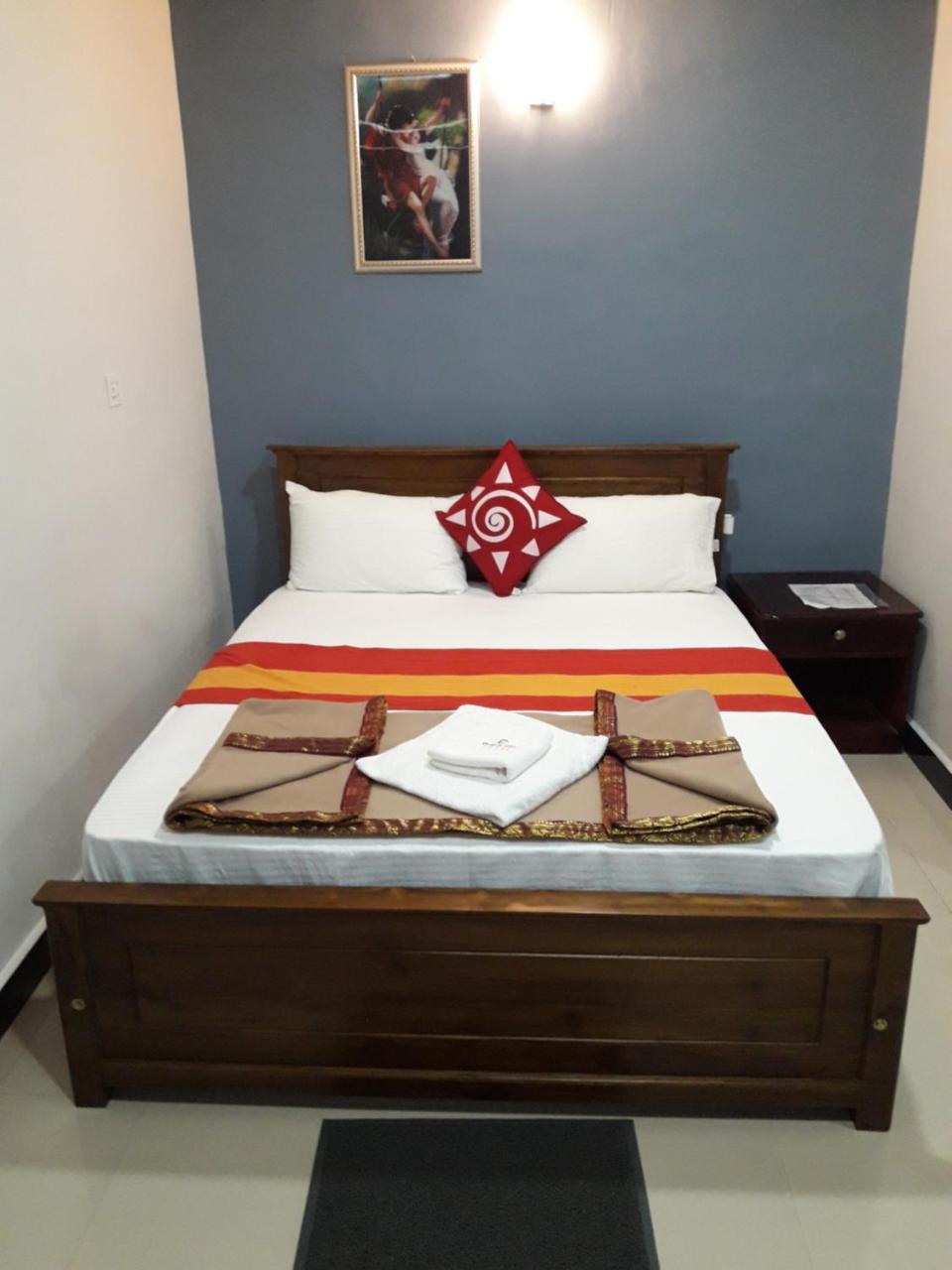 Global City Hotel Maligawatta Dış mekan fotoğraf